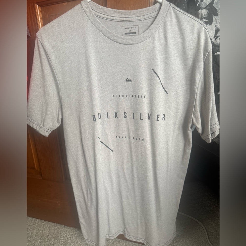 Quiksilver Light Gray Men's Short Sleeve Tee